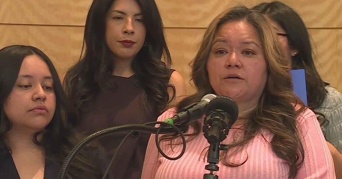 Sacramento mother returns to U.S. after federal judge rules deportation unlawful