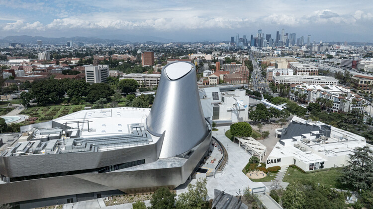 ZGF Architects Nears Completion of Los Angeles Air and Space Center Housing Space Shuttle Endeavour - Image 1 of 6