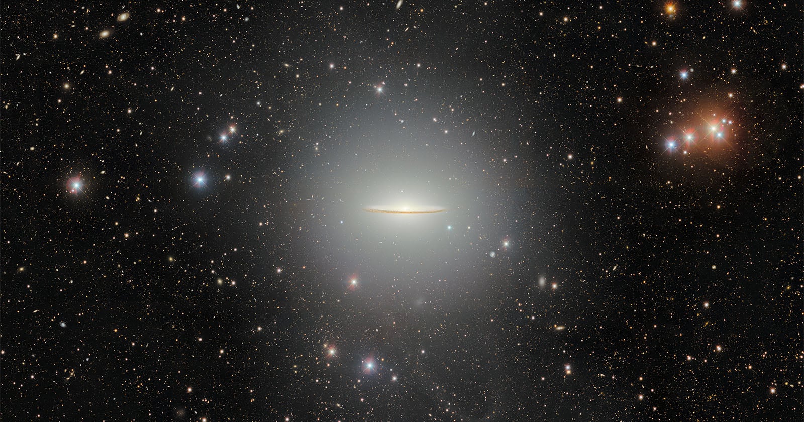 570-Megapixel Dark Energy Camera Captures the Sombrero Galaxy