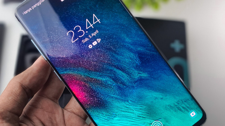 Close up of a Samsung Galaxy Edge display