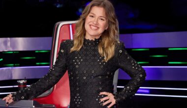 Kelly Clarkson Debuts Chic, Shorter Hairstyle on The Voice