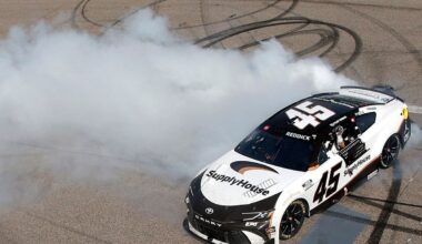 Tyler Reddick stuns with last-lap pass to win Kansas NASCAR Cup race