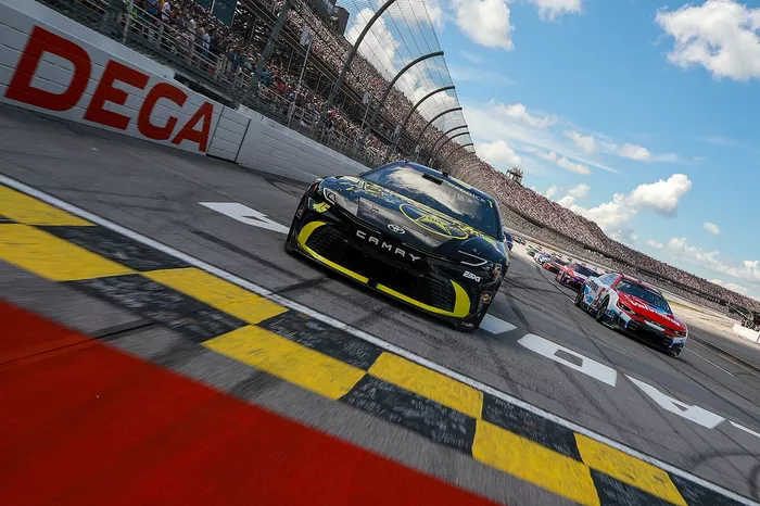 Tyler Reddick and Kyle Larson start on the front row