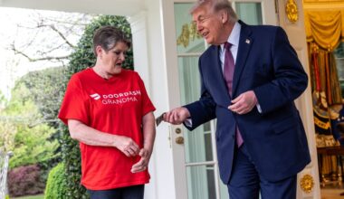 Trump tips DoorDash driver $100 for Oval Office delivery