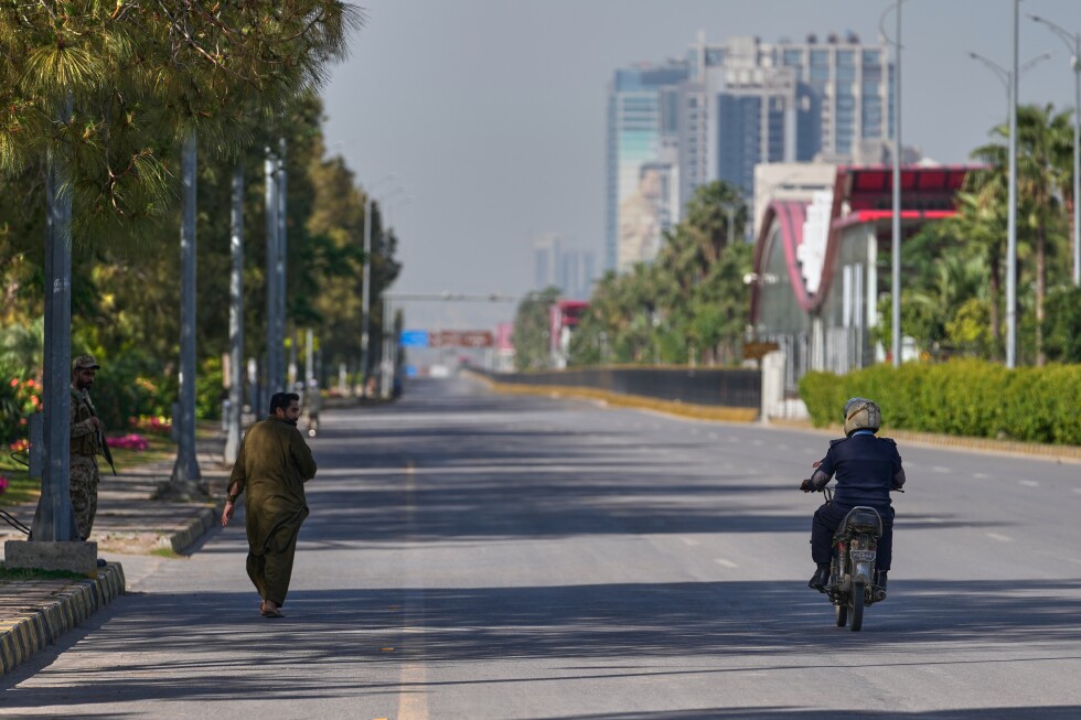 Trump offers mixed messages about US war against Iran