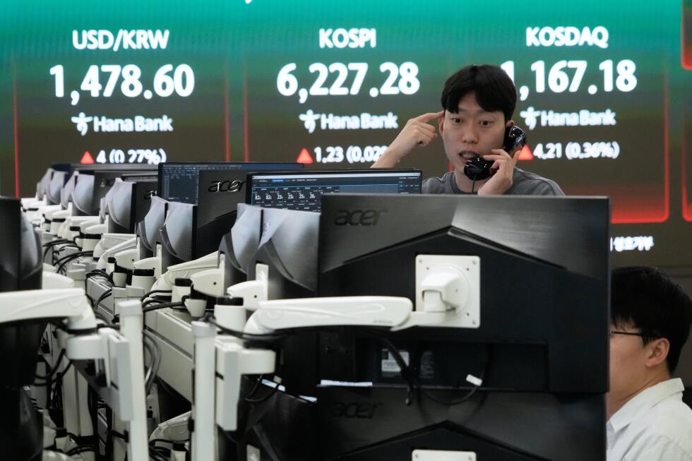 World shares mixed and oil falls on ceasefire hopes