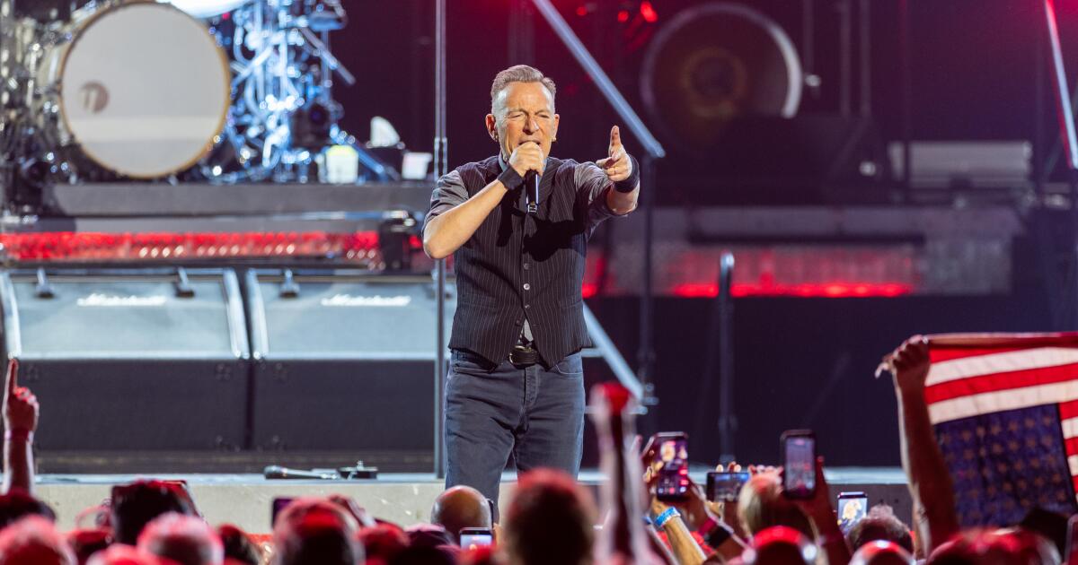 Bruce Springsteen at the Forum: 'This is a tour that we never planned'