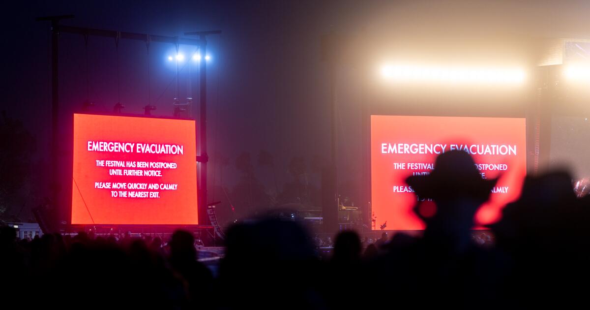 Strong winds cause Stagecoach to be briefly postponed, fans evacuated