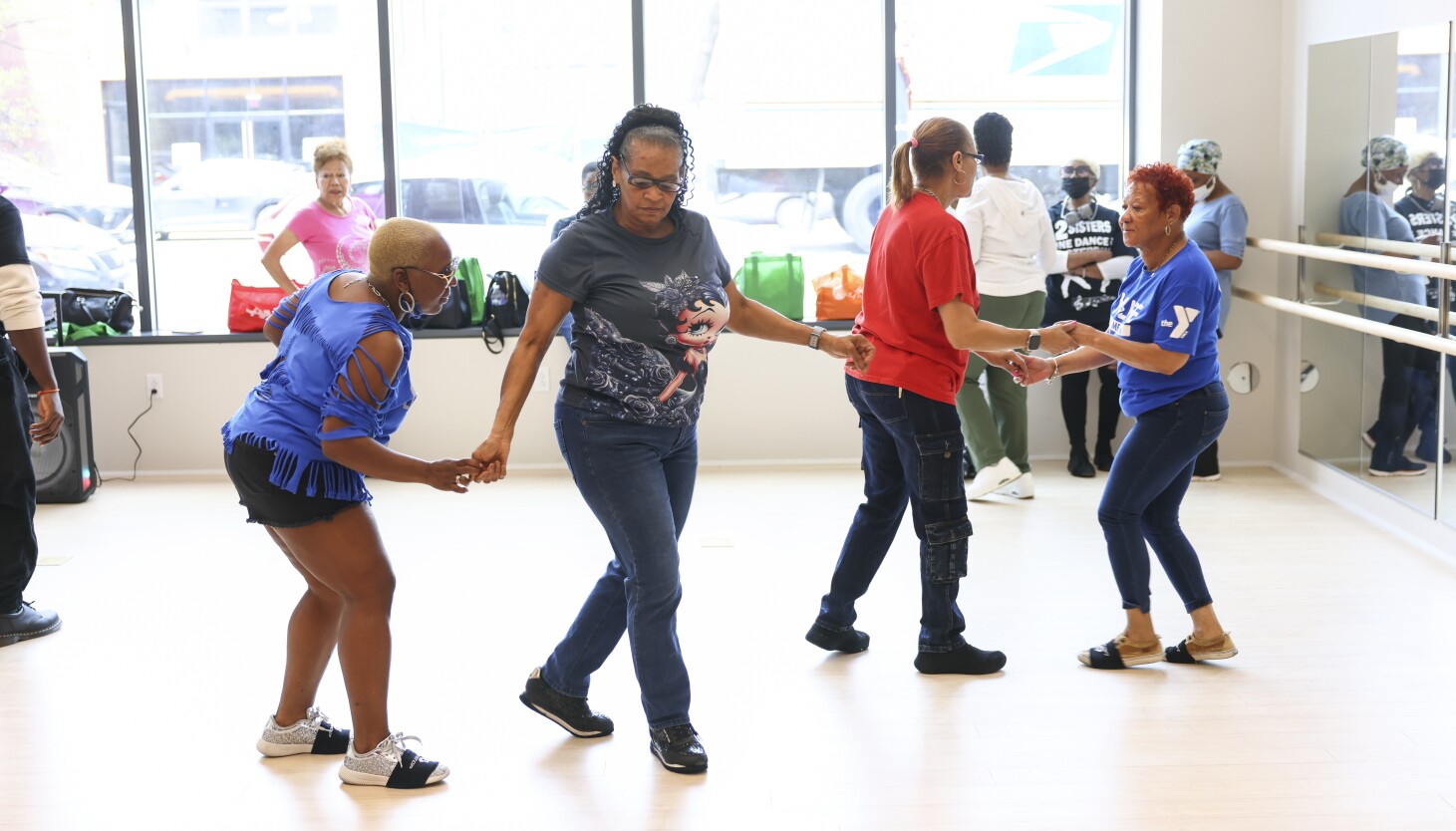 Life expectancy in Chicago tops pre-pandemic levels, with Black Chicagoans leading the way