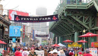 Fenway Faithful welcome Red Sox for home opener