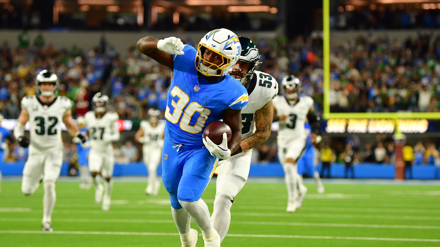 Chargers re-sign RB Kimani Vidal