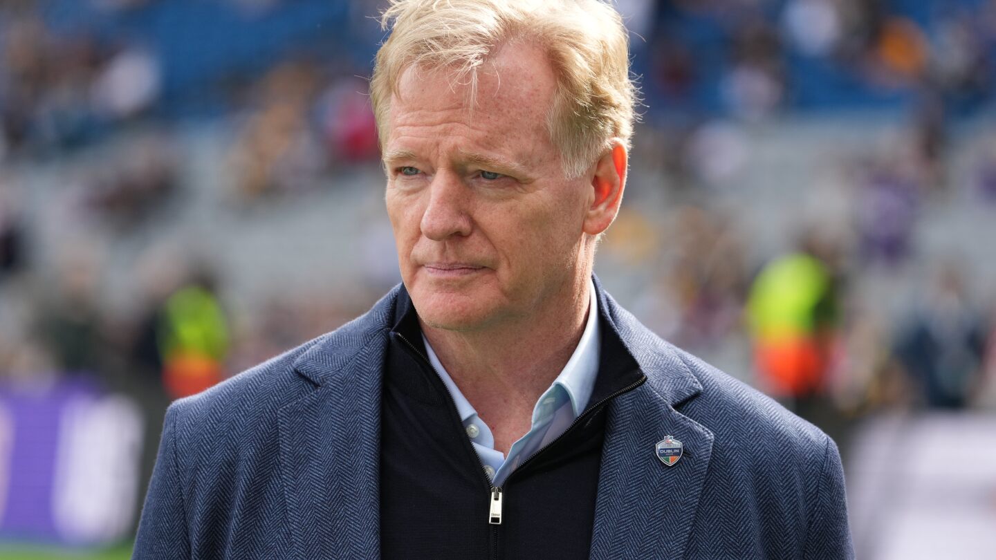 Roger Goodell shrugs at Kyle Shanahan's Australia gripe