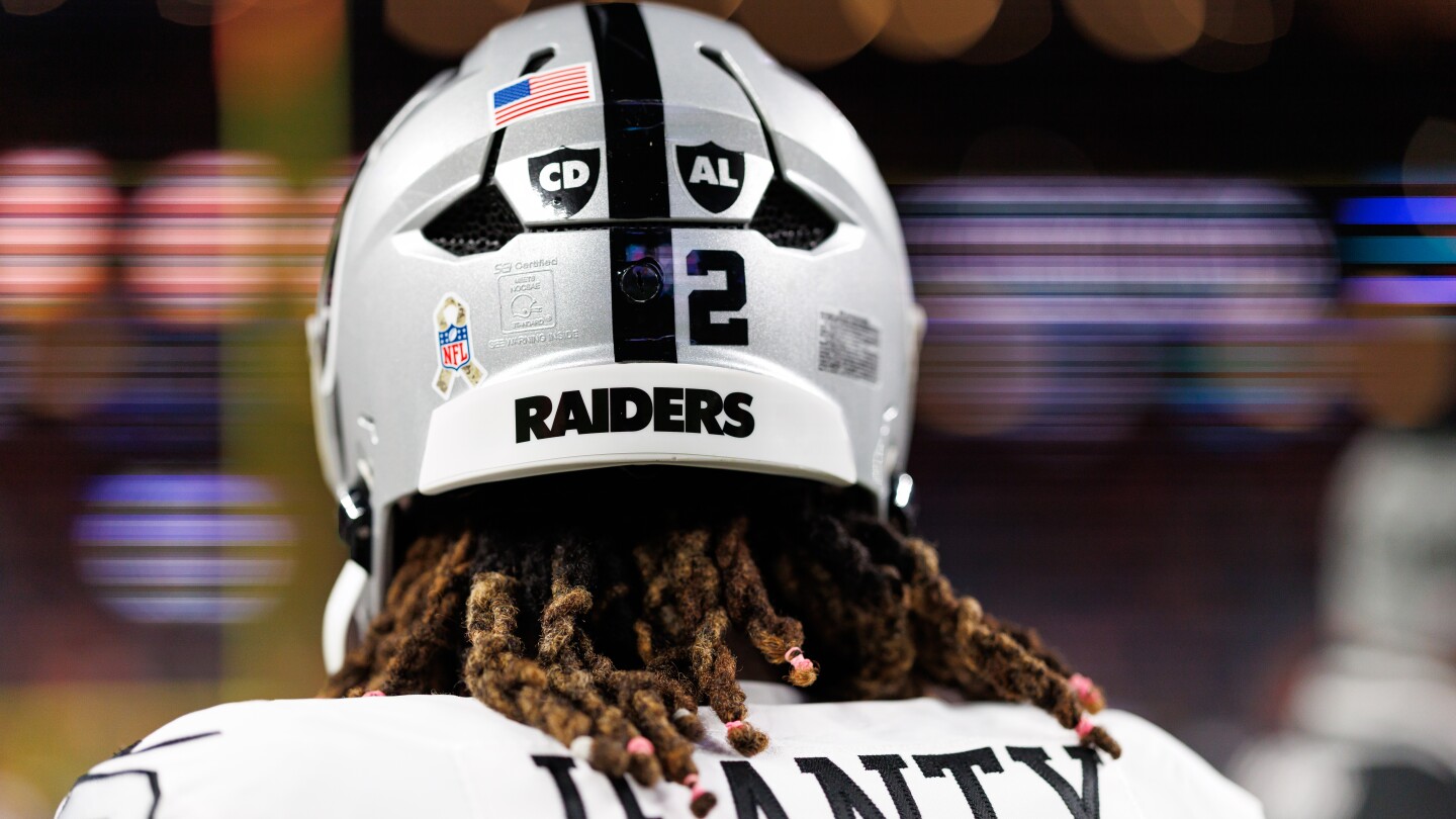For nine days in 1960, the Raiders were known as the "Señors"