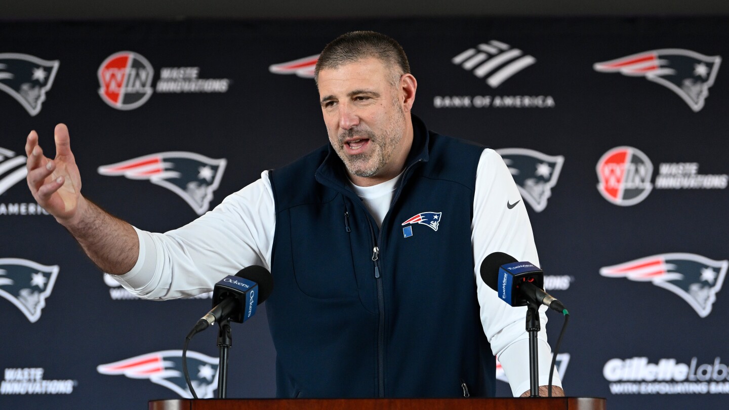 Report: Mike Vrabel won't be participating in Patriots' pre-draft press conference