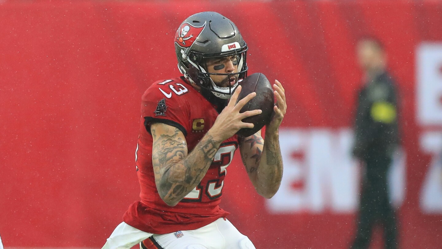 Mike Evans says he'll wear No. 5 with the 49ers