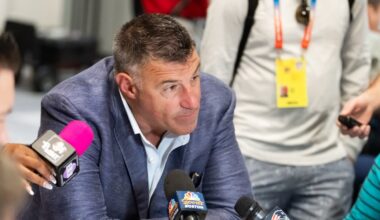 Mike Vrabel calls characterization of photos with reporter "laughable"