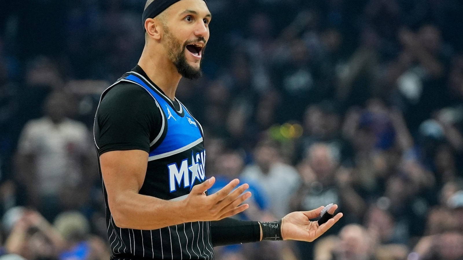 Magic, tested all season, find a way in final moments to beat Pistons for 2-1 series lead