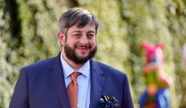 'Bob's Burgers' actor Eugene Mirman rescued from fiery crash by NH gov.'s detail