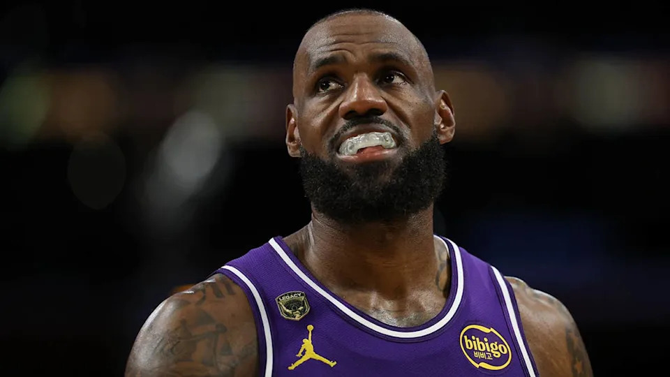 Los Angeles Lakers forward LeBron JamesRobert Gauthier &sol; <a class="link " href="https://sports.yahoo.com/nba/teams/la-lakers/" data-i13n="sec:content-canvas;subsec:anchor_text;elm:context_link" data-ylk="slk:Los Angeles;sec:content-canvas;subsec:anchor_text;elm:context_link;itc:0" data-yga="{"yLinkElement":"context_link","yModuleName":"content-canvas","yLinkText":"Los Angeles","ySubModuleName":"anchor_text","yHasCommerce":false}">Los Angeles</a> Times via Getty Images