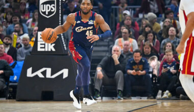 Donovan Mitchell receives end-of-season award