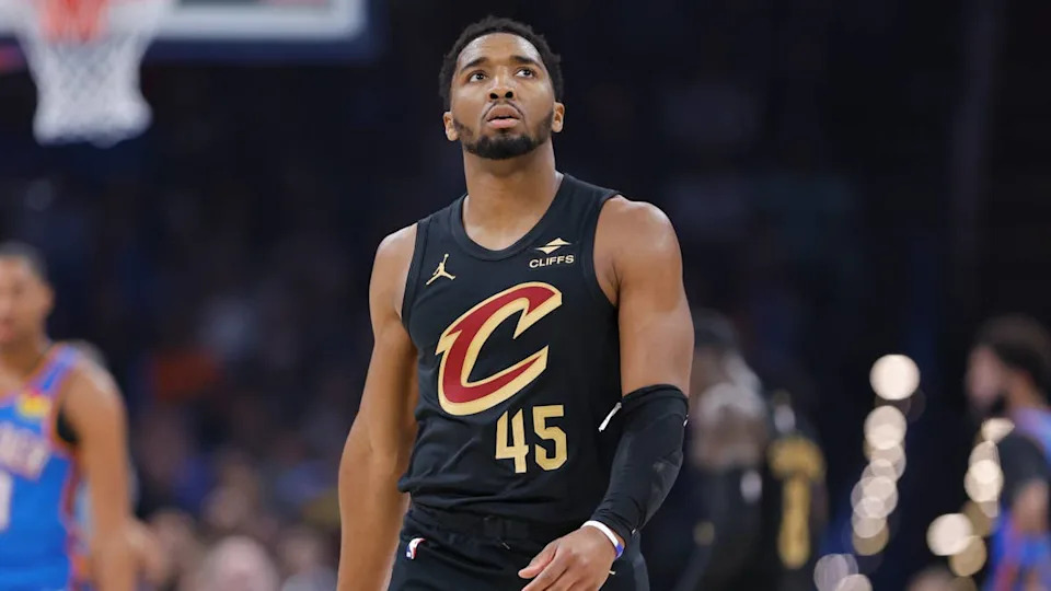 Cleveland Cavaliers guard Donovan Mitchell (45) © Alonzo Adams-Imagn Images