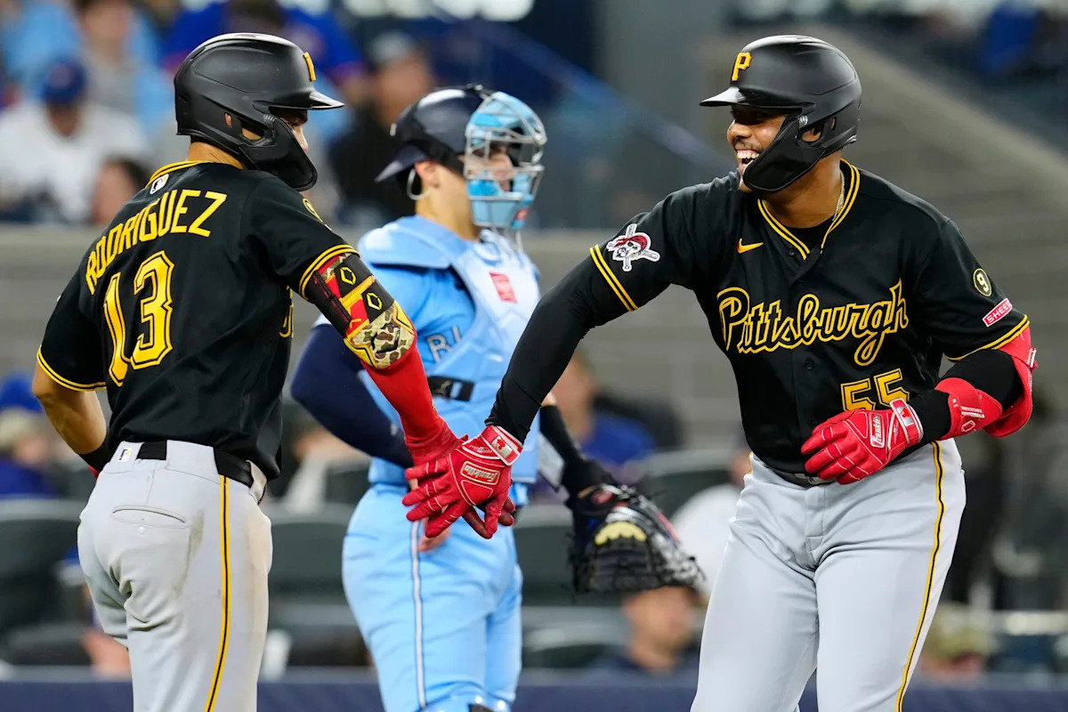 Pirates bullpen makes deal, hands over signed bat in swap for rookie outfielder's first HR ball