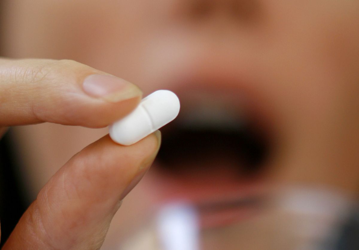 EMBARGOED TO 1900 WEDNESDAY FEBRUARY 1
File photo dated 08/11/06 of a person taking a tablet. Researchers have warned there is a lack of evidence around prescribing antidepressants for chronic pain. Guidance from the National Institute for Health and Care Excellence (Nice) in 2021 recommends that an antidepressant (amitriptyline, citalopram, duloxetine, fluoxetine, paroxetine or sertraline) can be considered for people aged 18 and over with pain lasting longer than three months which cannot be accounted for by another diagnosis. Issue date: Wednesday February 1, 2023. PA Photo. See PA story HEALTH Pain. Photo credit should read: Chris Ison/PA Wire