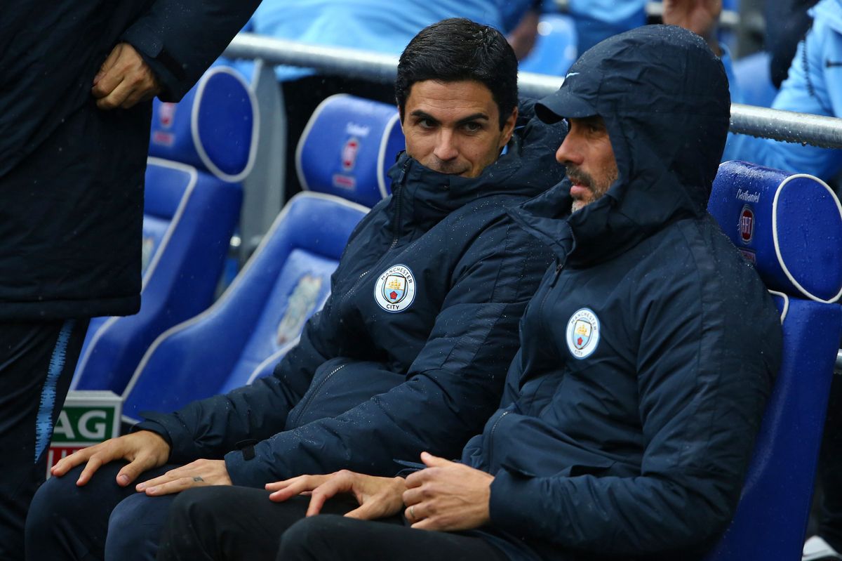 Manchester City's Spanish manager Pep Guardiola (R) and his assistant Mikel Arteta await kick off in the English Premier League football match between between Cardiff City and Manchester City