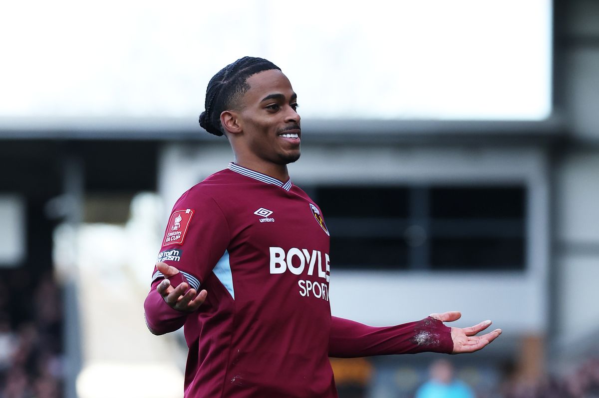 Crysencio Summerville of West Ham United celebrates 