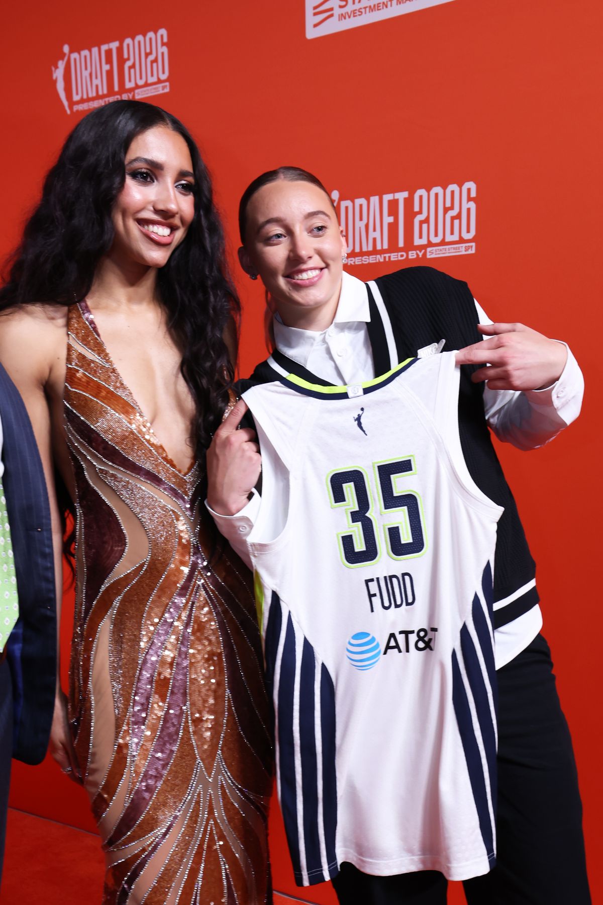 Bueckers poses with Fudd and her new jersey at the WNBA Draft