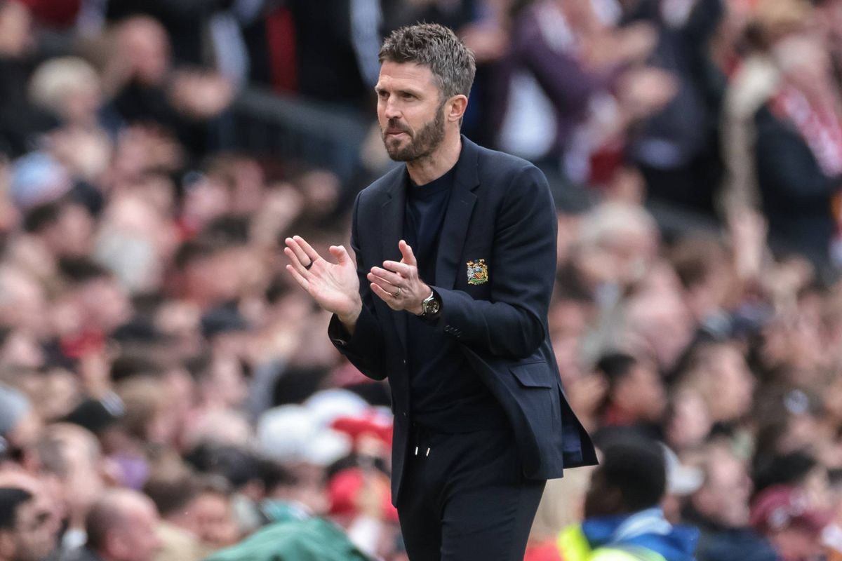 Michael Carrick claps the fans