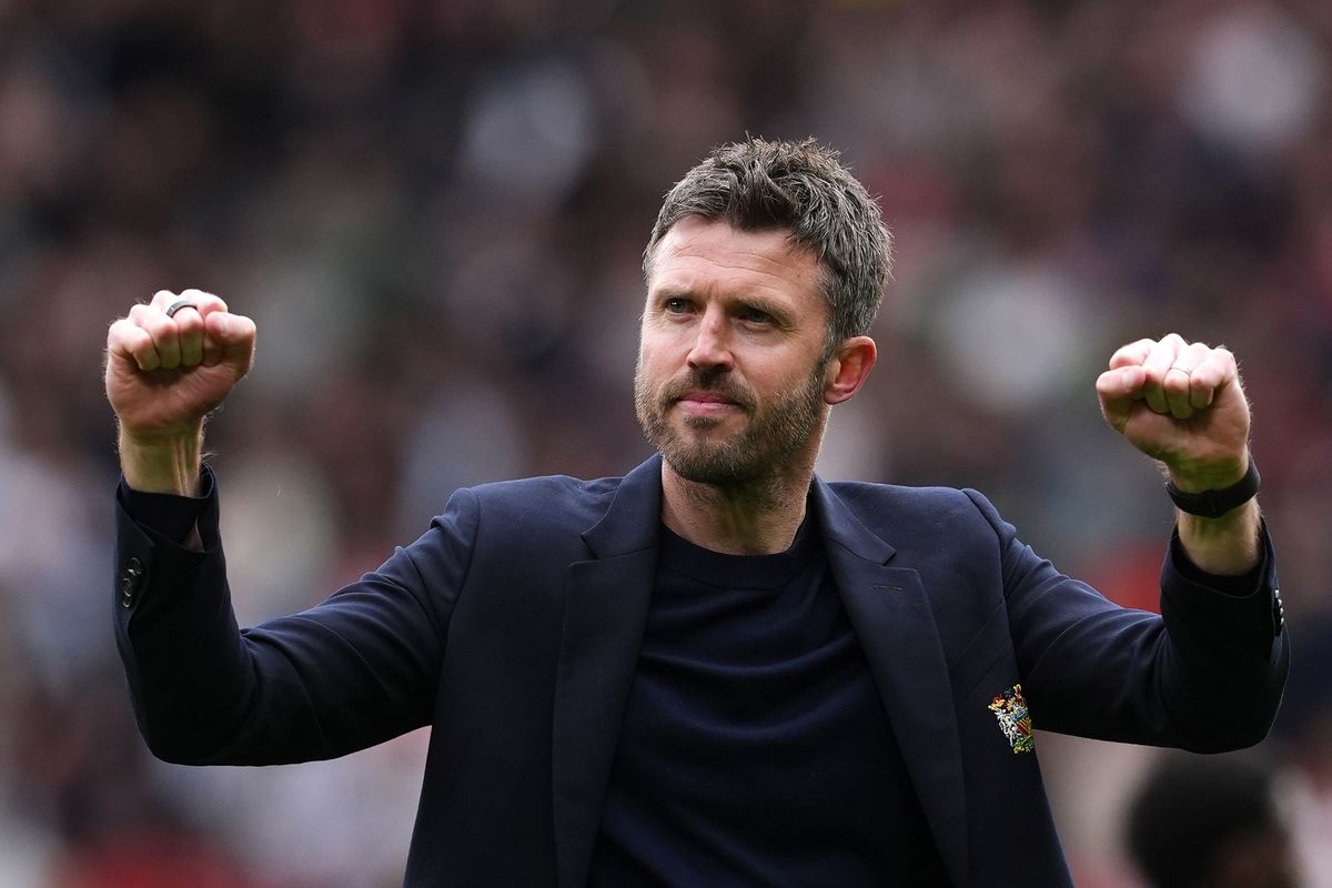 Michael Carrick raising both fists