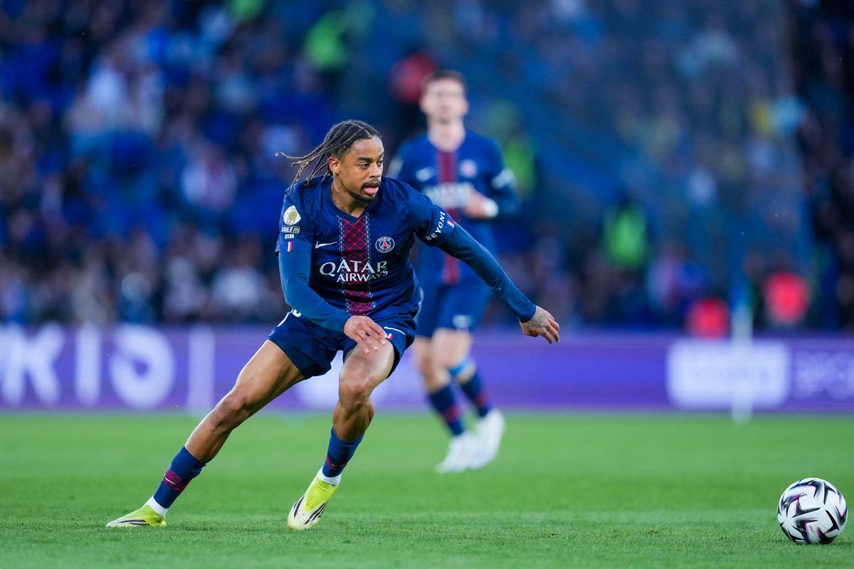 Bradley Barcola of PSG runs with the ball during the Ligue 1 McDonald's match between Paris Saint-Germain and FC Nantes at Parc des Princes on April 22, 2026 in Paris, France.
