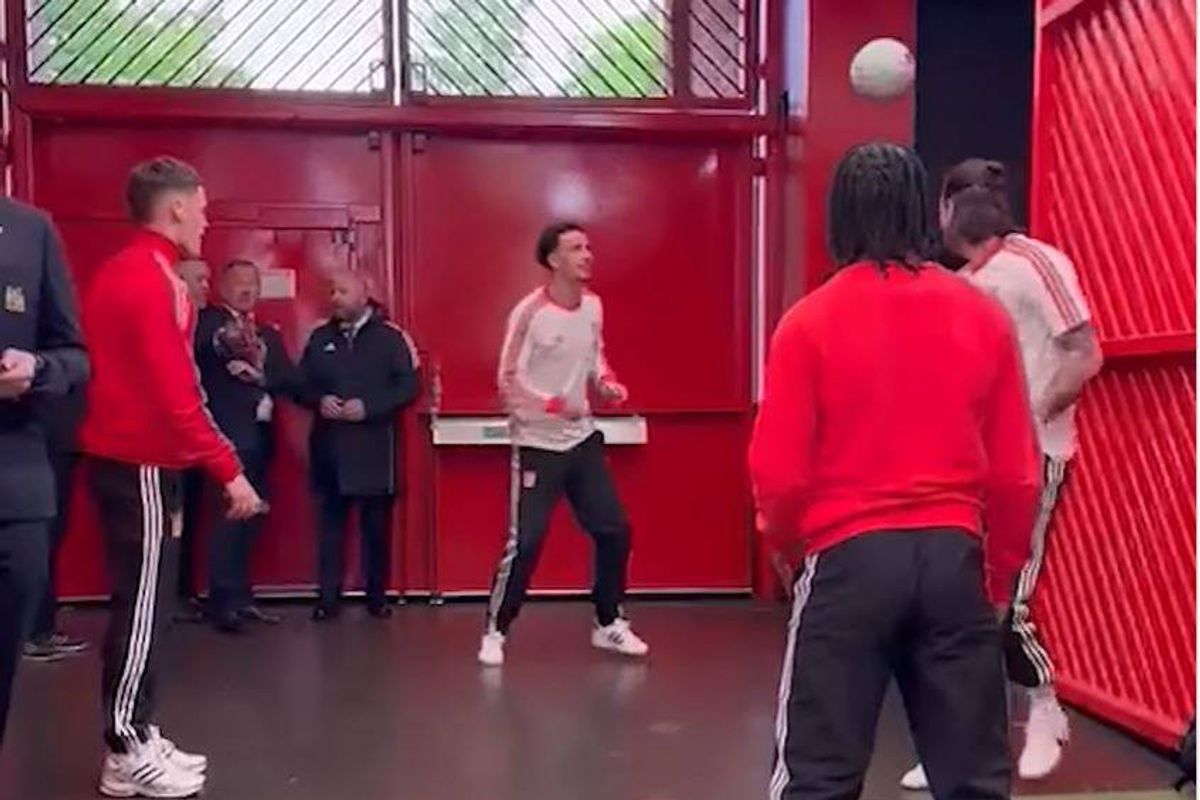 Liverpool players doing kick-ups in the tunnel at Old Trafford