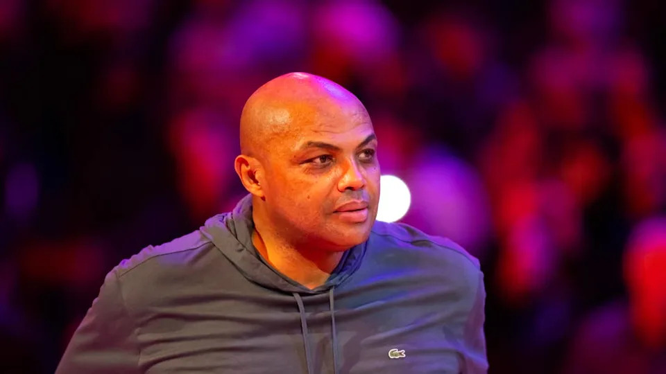 <a class="link " href="https://sports.yahoo.com/nba/teams/phoenix/" data-i13n="sec:content-canvas;subsec:anchor_text;elm:context_link" data-ylk="slk:Phoenix Suns;sec:content-canvas;subsec:anchor_text;elm:context_link;itc:0" data-yga="{"yLinkElement":"context_link","yModuleName":"content-canvas","yLinkText":"Phoenix Suns","ySubModuleName":"anchor_text","yHasCommerce":false}">Phoenix Suns</a> former player Charles Barkley in attendance at Footprint Center.Mandatory Credit&colon; Mark J&period; Rebilas-Imagn Images