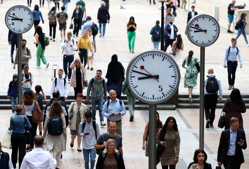 Global debt hits record of near $353 trillion, with signs of move away from US