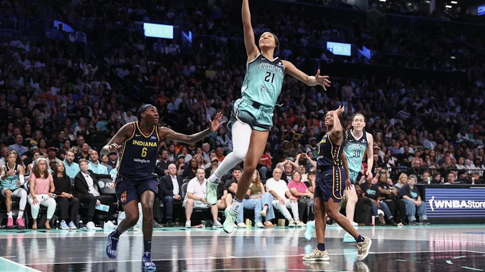 Former <a class="link " href="https://sports.yahoo.com/wnba/teams/new-york/" data-i13n="sec:content-canvas;subsec:anchor_text;elm:context_link" data-ylk="slk:New York Liberty;sec:content-canvas;subsec:anchor_text;elm:context_link;itc:0" data-yga="{"yLinkElement":"context_link","yModuleName":"content-canvas","yLinkText":"New York Liberty","ySubModuleName":"anchor_text","yHasCommerce":false}">New York Liberty</a> forward Isabelle Harrison (21).© Wendell Cruz-Imagn Images
