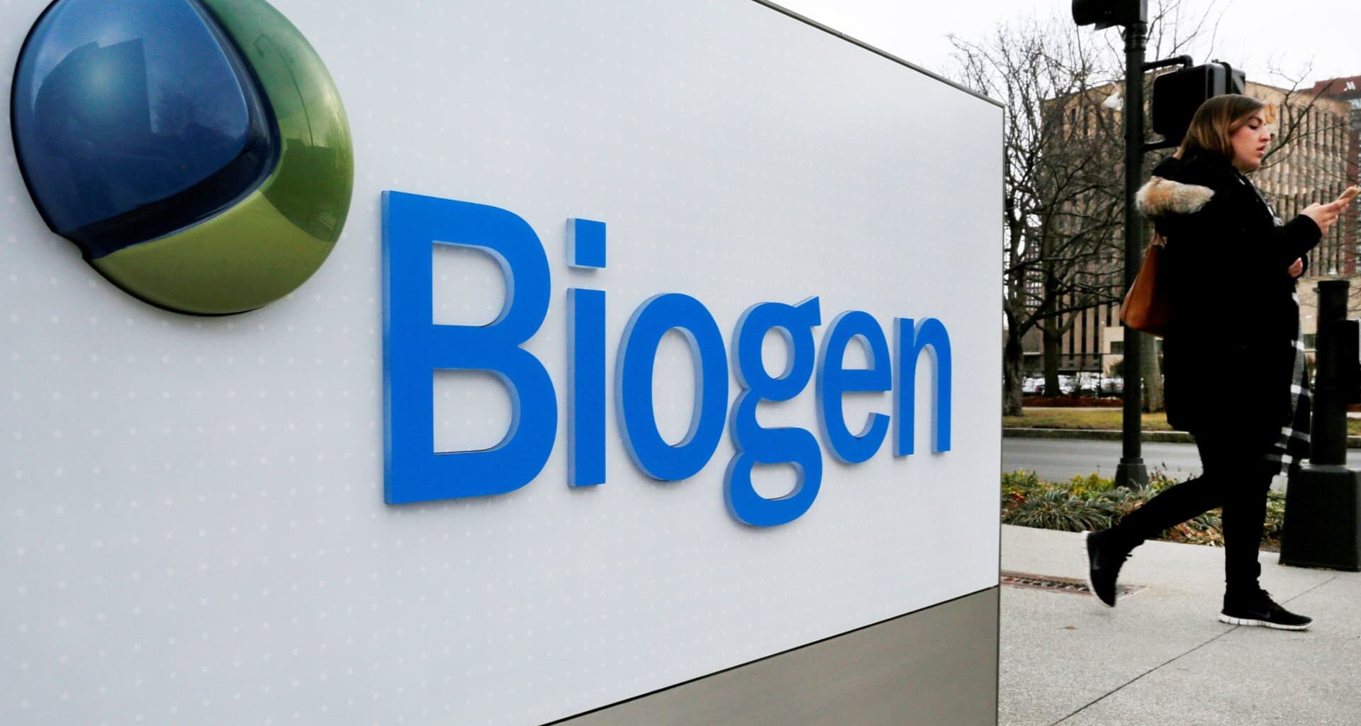 Biogen Alzheimer's drug moves to late stage trial