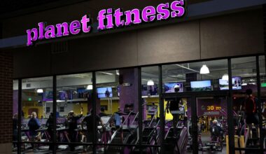 Planet Fitness stock plunges after company slashes guidance
