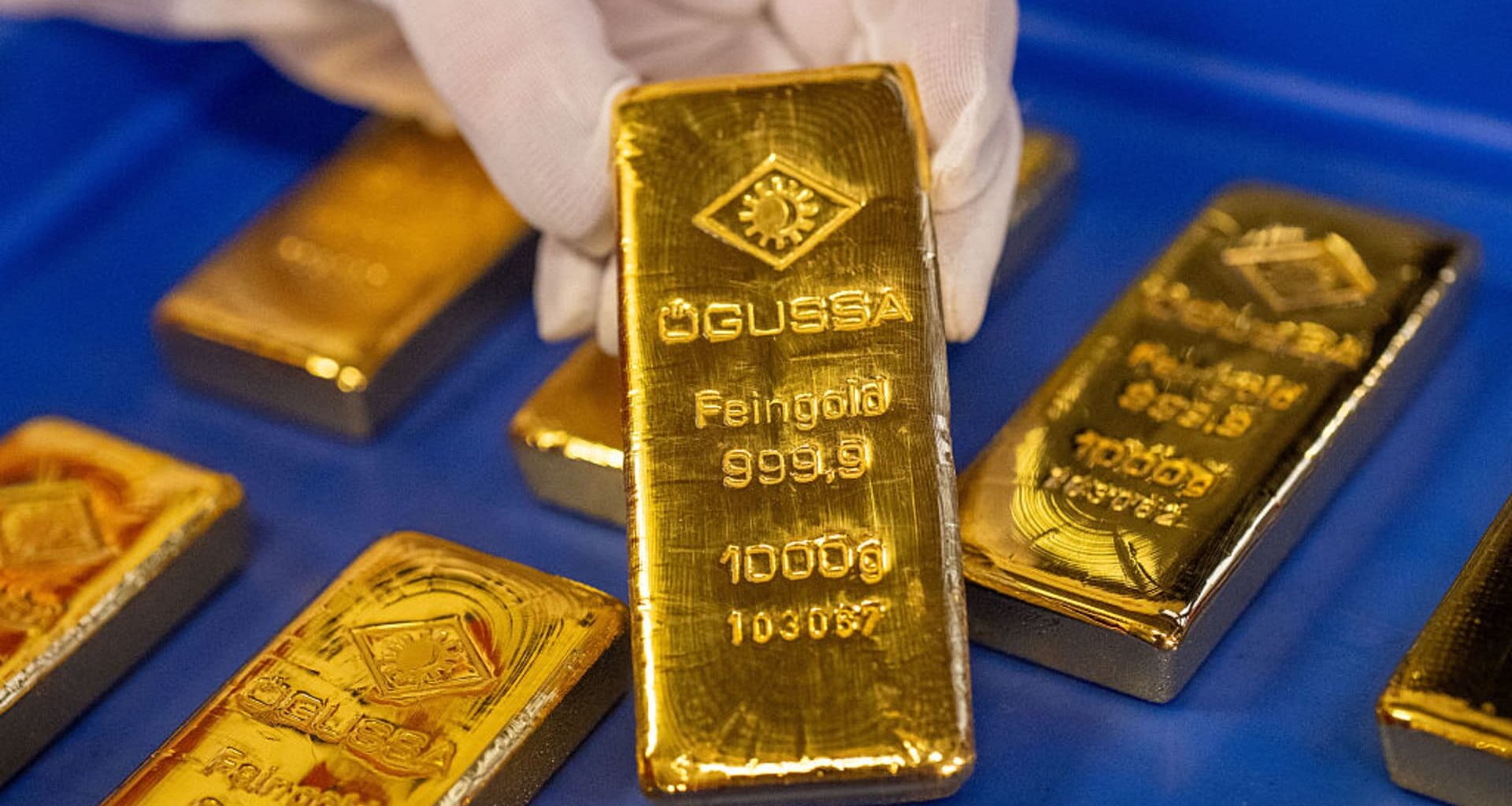 Gold falls as renewed U.S.-Iran tensions dampen peace hopes, clouds interest rate outlook