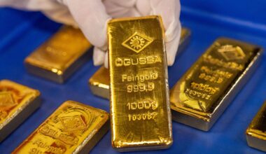 Gold falls as renewed U.S.-Iran tensions dampen peace hopes, clouds interest rate outlook