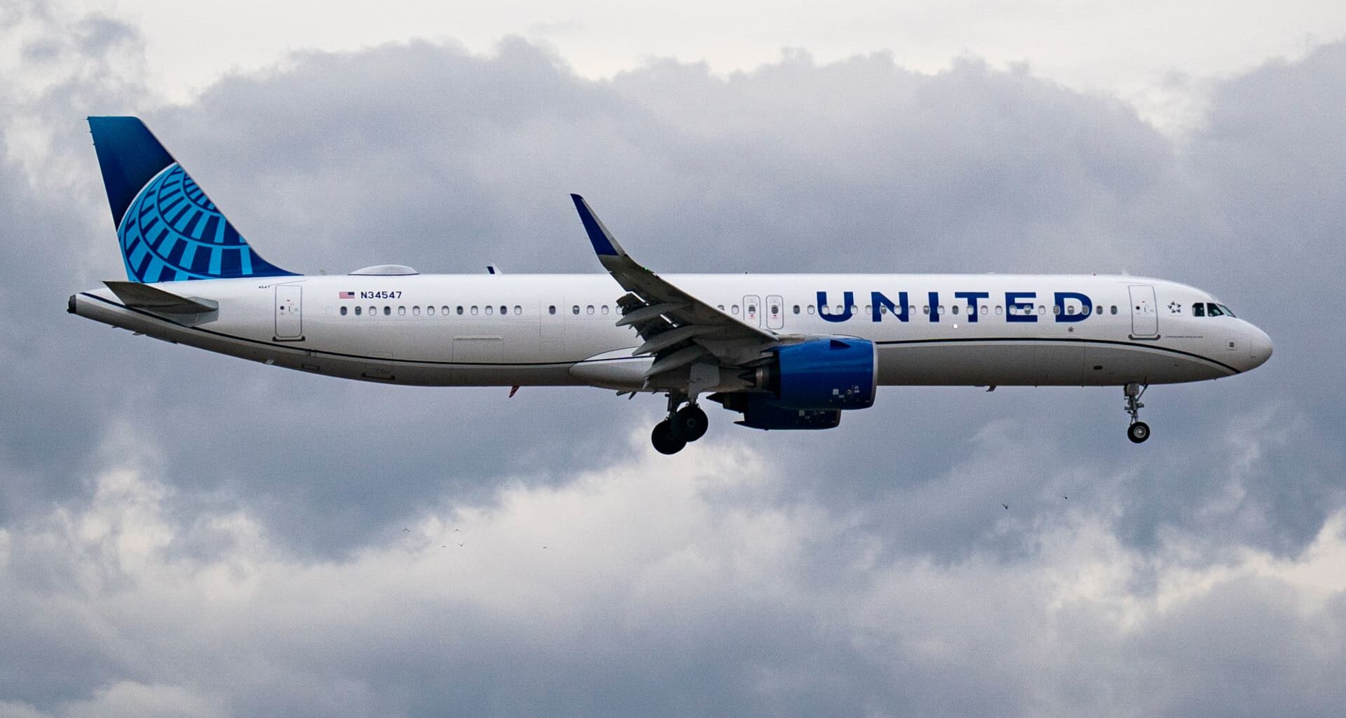 United Airlines flight attendants ratify new contract with 31% raises