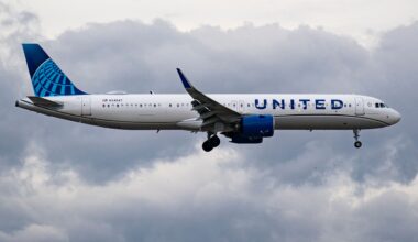 United Airlines flight attendants ratify new contract with 31% raises