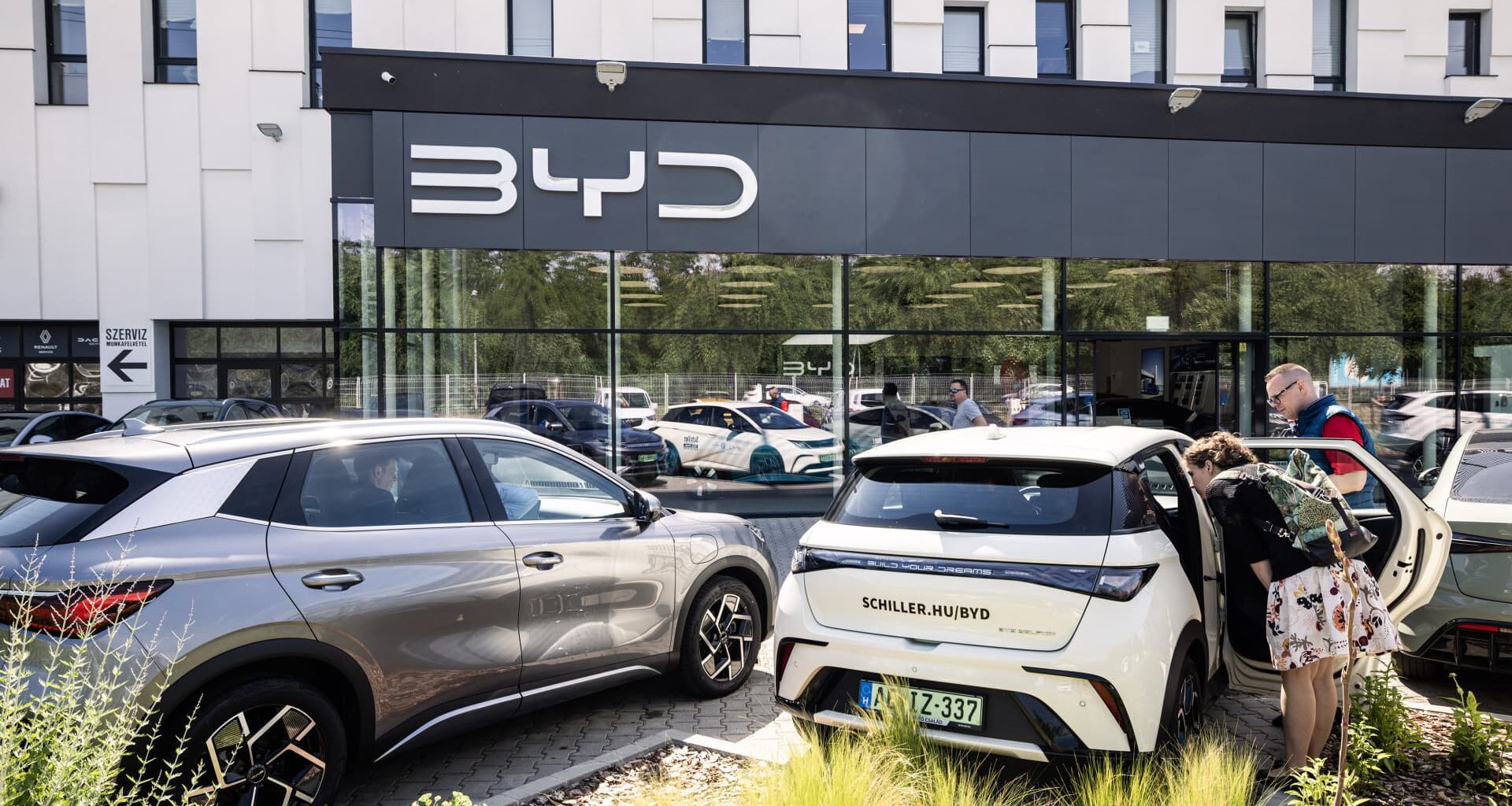 Trump warned over China autos in U.S.