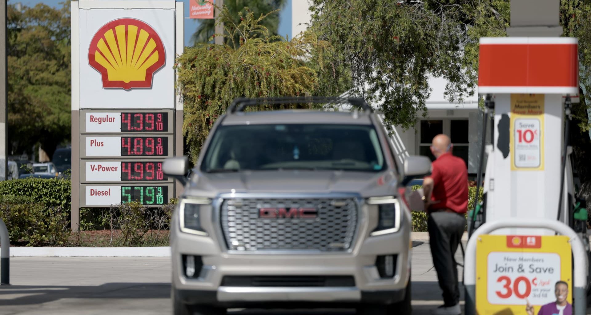Car payments squeeze Americans as auto debt hits $1.68 trillion: Report