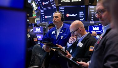 Bulls and bears both believe this could be 1999 all over again. Embrace it or dump your tech stocks?