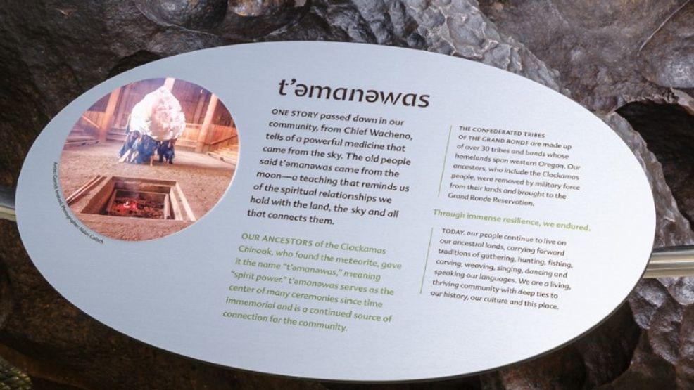 The official interpretive display in front of the Willamette Meteorite, written by interns from Oregon. Image courtesy: Alvaro Keding & Daniel Kim ©AMNH