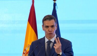 Commission sides with Spain on EU cash for pensions row as parliament calls for transparency