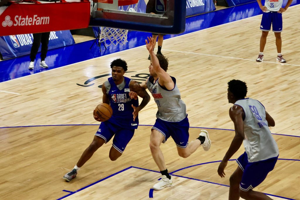 Kentucky guard Otega Oweh drives to the basket against Northwestern forward Nick Martinelli in the scrimmage portion of the combine. (Kevin Lu/MEDILL) 