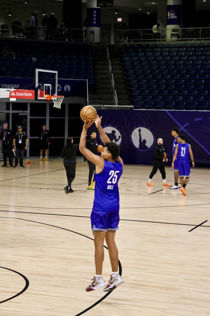 Auburn forward Keyshawn Hall takes a three-point shot during the shooting drills evaluation. (Kevin Lu/MEDILL) 